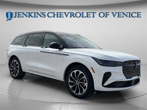 Used 2024 Lincoln Nautilus Reserve w/ Equipment Group 203A image 7