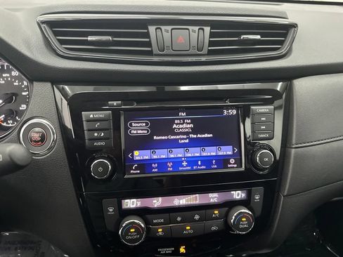 Used 2018 Nissan Rogue SV FWD image 18