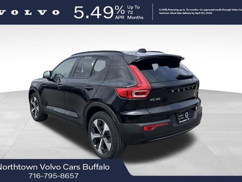 Certified 2024 Volvo XC40 B5 Core image 3