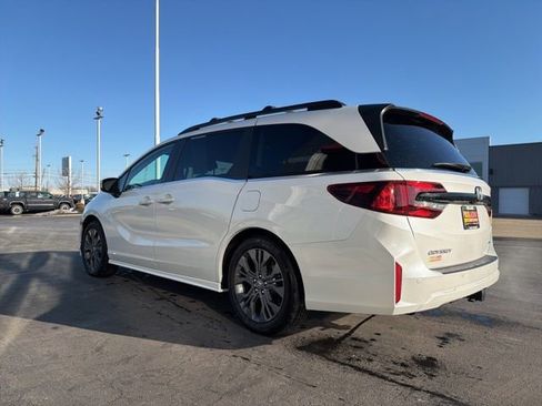 Used 2025 Honda Odyssey Touring image 5