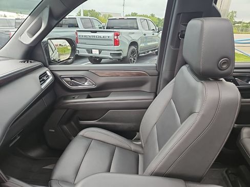 Used 2022 Chevrolet Suburban LT w/ LT Signature Package AWD/4WD image 26