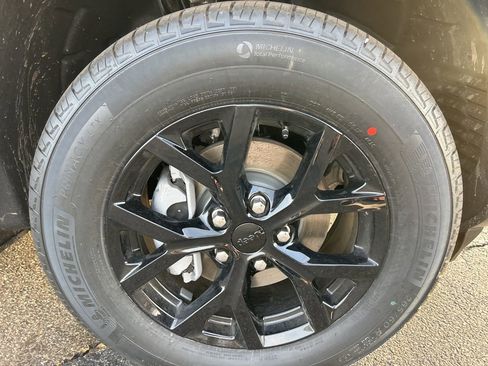 New 2026 Jeep Grand Cherokee Altitude AWD/4WD image 35