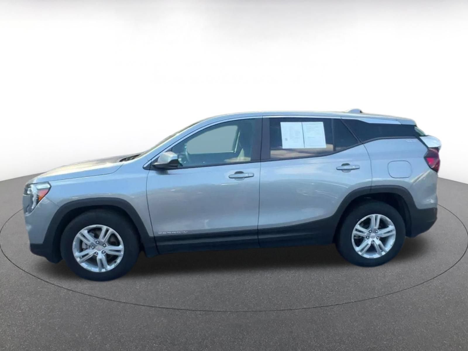Used 2024 GMC Terrain SLE FWD image 8