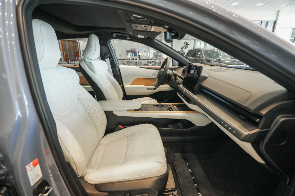 New 2026 Lexus ES 350e w/ Accessory Package (Z1) FWD image 16