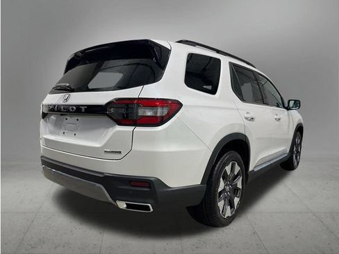 New 2026 Honda Pilot Touring image 5