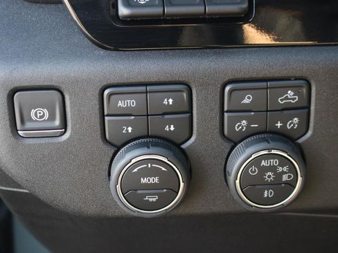 Used 2026 Chevrolet Silverado 1500 High Country AWD/4WD image 31