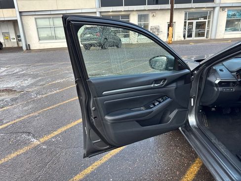 Used 2023 Nissan Altima 2.5 SV image 10