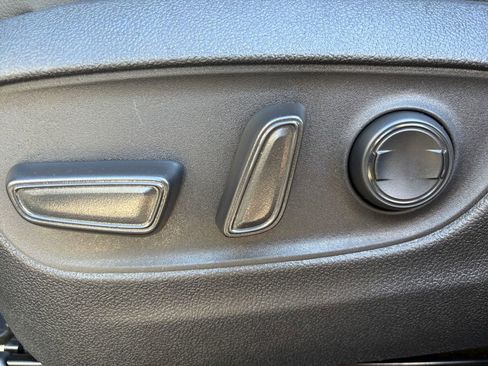 Used 2023 Toyota Highlander XLE image 13