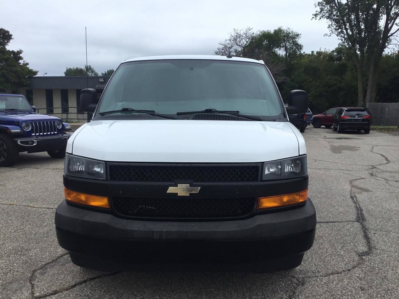 Used 2021 Chevrolet Express 2500 w/ Communications Package RWD image 3