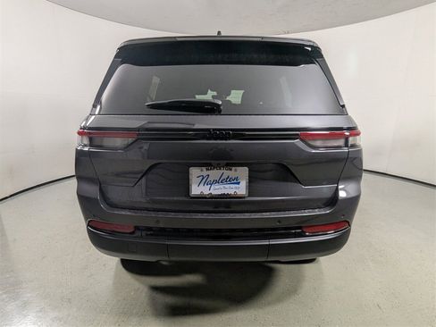 New 2025 Jeep Grand Cherokee Altitude image 6