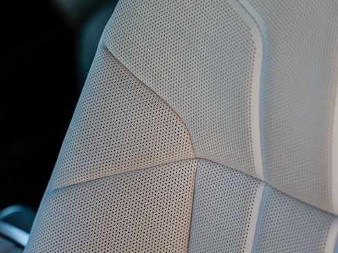 Used 2026 BMW 750e xDrive image 26