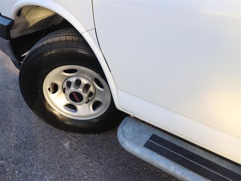 Used 2024 GMC Savana 2500 w/ Driver Convenience Package image 3