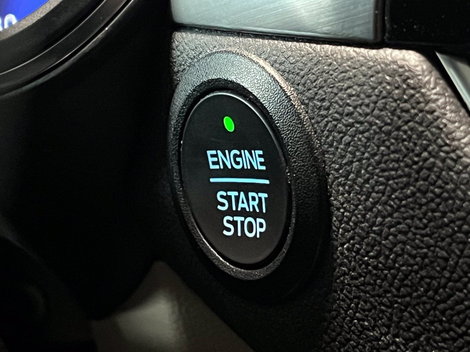 Used 2022 Ford Escape Titanium FWD image 28