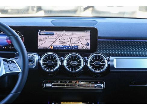 Used 2024 Mercedes-Benz GLB 250 4MATIC image 13