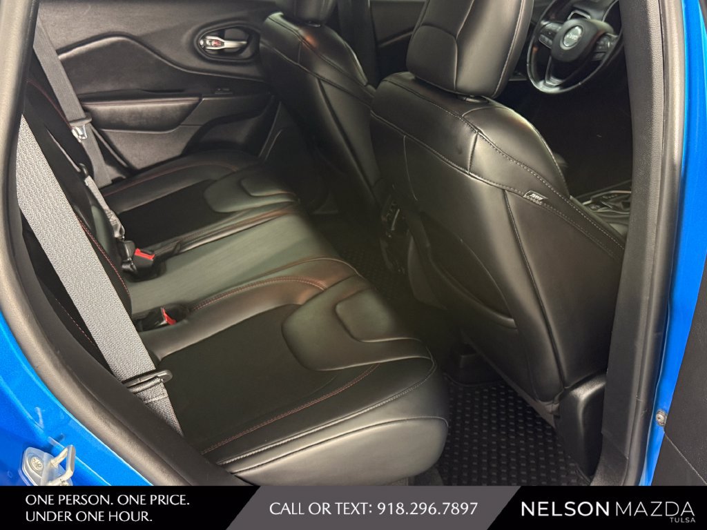 Used 2019 Jeep Cherokee Trailhawk w/ Comfort/Convenience Group AWD/4WD image 40