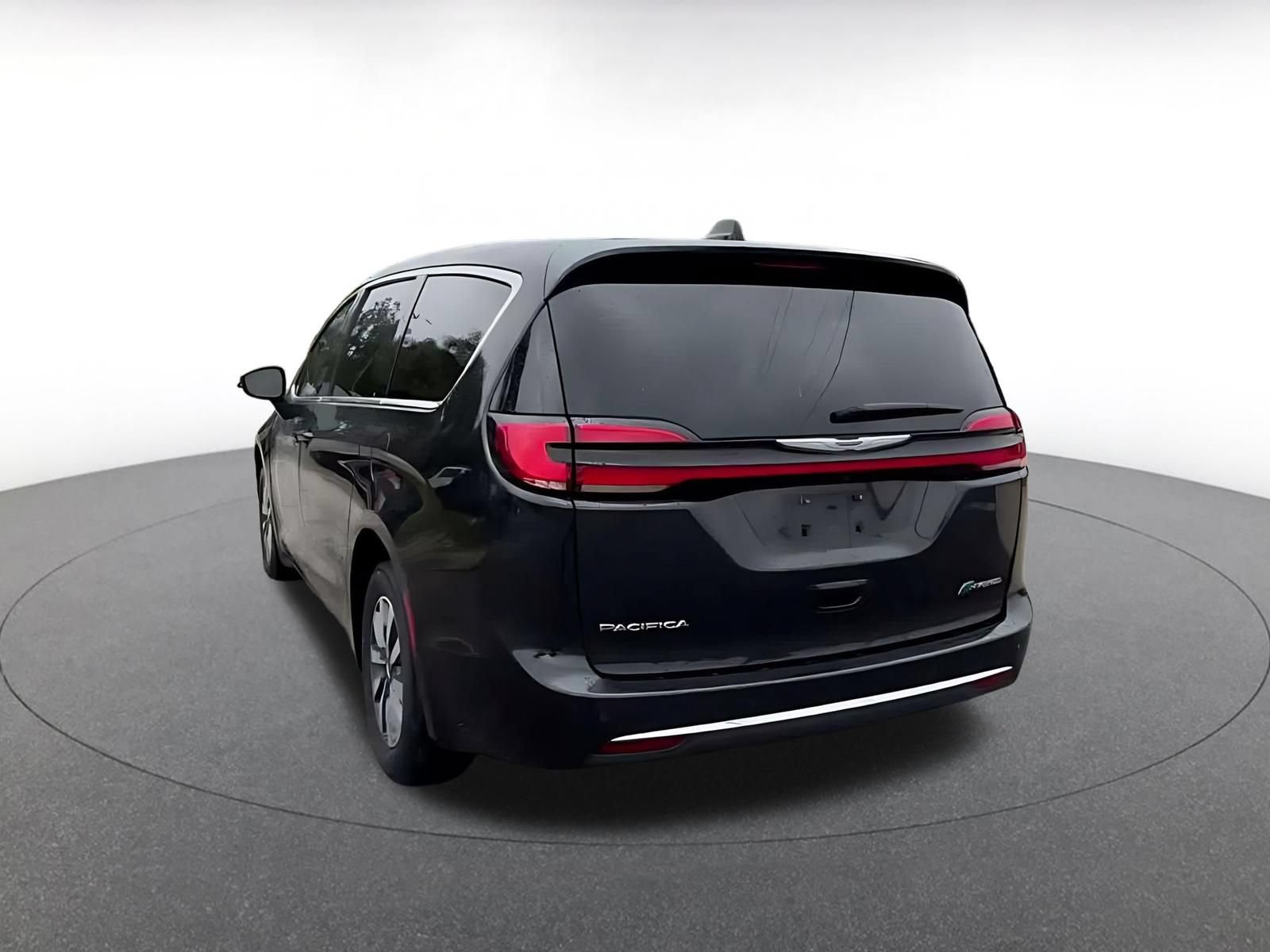 Used 2023 Chrysler Pacifica Touring-L FWD image 10