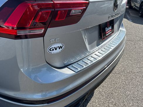 Certified 2023 Volkswagen Tiguan SE R-Line FWD image 38