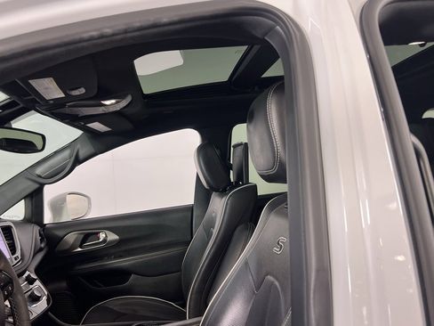 Certified 2022 Chrysler Pacifica Limited w/ Uconnect Theater Family Group image 23