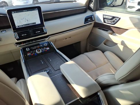 Used 2019 Lincoln Navigator Reserve AWD/4WD image 13