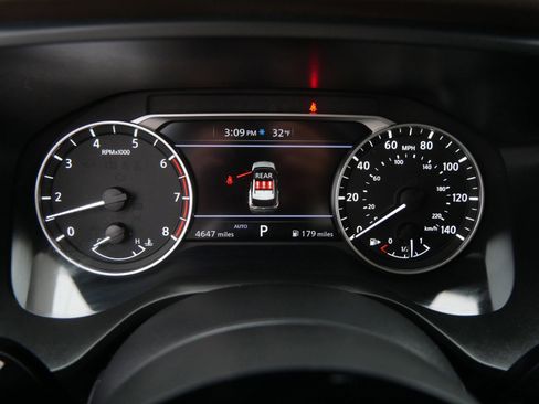 Used 2023 Nissan Rogue SV image 25