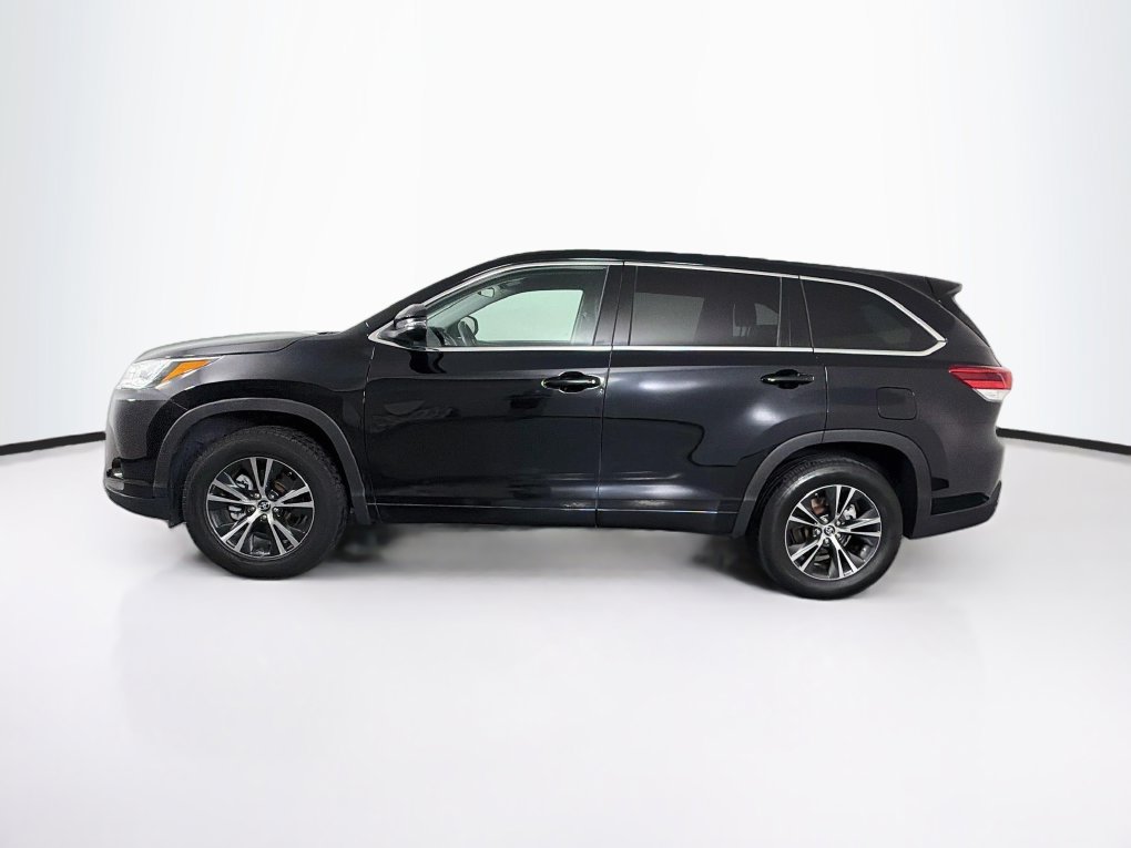 Used 2018 Toyota Highlander LE FWD image 6