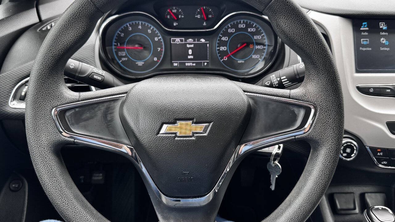 Used 2018 Chevrolet Cruze LS FWD image 16