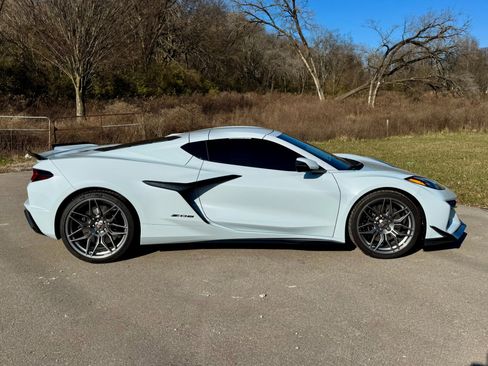Used 2024 Chevrolet Corvette Z06 RWD image 8