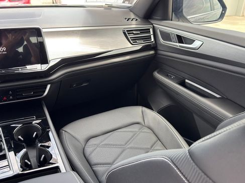 New 2026 Volkswagen Atlas Cross Sport SE FWD image 25