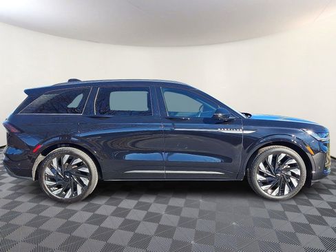 Used 2024 Lincoln Nautilus Reserve w/ Equipment Group 203A image 7