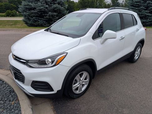 Used 2017 Chevrolet Trax LT w/ LT Convenience Package FWD image 5