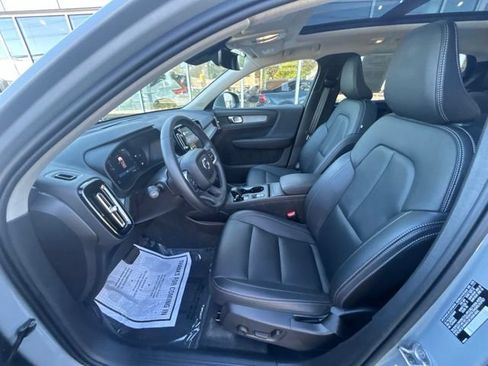 Used 2025 Volvo XC40 B5 Core AWD/4WD image 21
