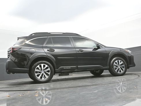 Used 2024 Subaru Outback Premium image 32
