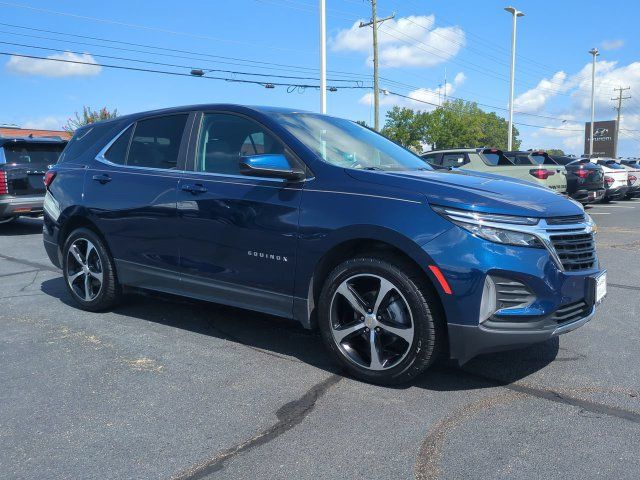 Used 2022 Chevrolet Equinox LT AWD/4WD image 2
