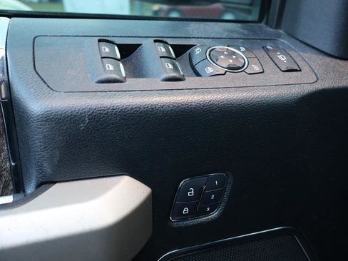 Used 2018 Ford F250 Lariat w/ Lariat Value Package AWD/4WD image 11