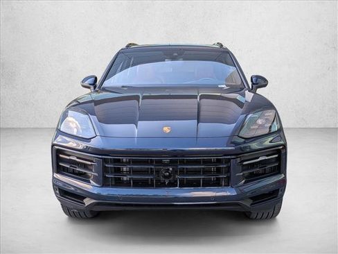 Used 2024 Porsche Cayenne AWD/4WD image 2