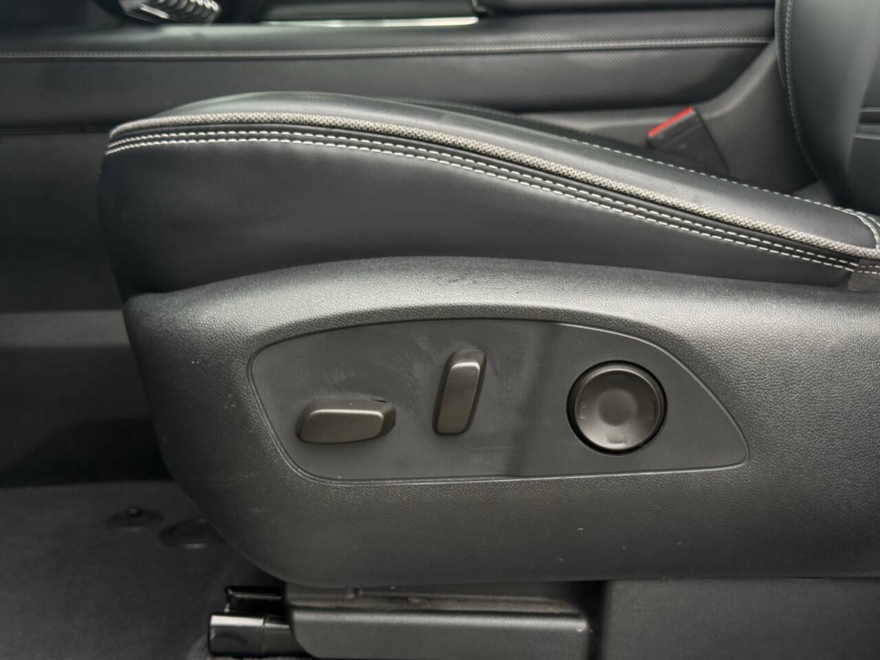 Used 2025 GMC Sierra EV Denali AWD/4WD image 12