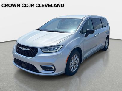 Used 2024 Chrysler Pacifica Touring-L