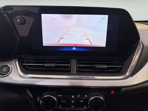 Used 2025 Chevrolet Trax LT w/ Driver Confidence Package FWD image 18