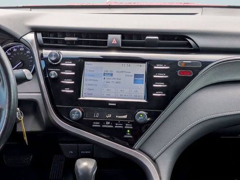 Used 2020 Toyota Camry SE FWD image 16