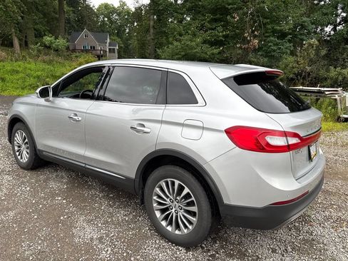 Used 2018 Lincoln MKX Select w/ Select Plus Package AWD/4WD image 6