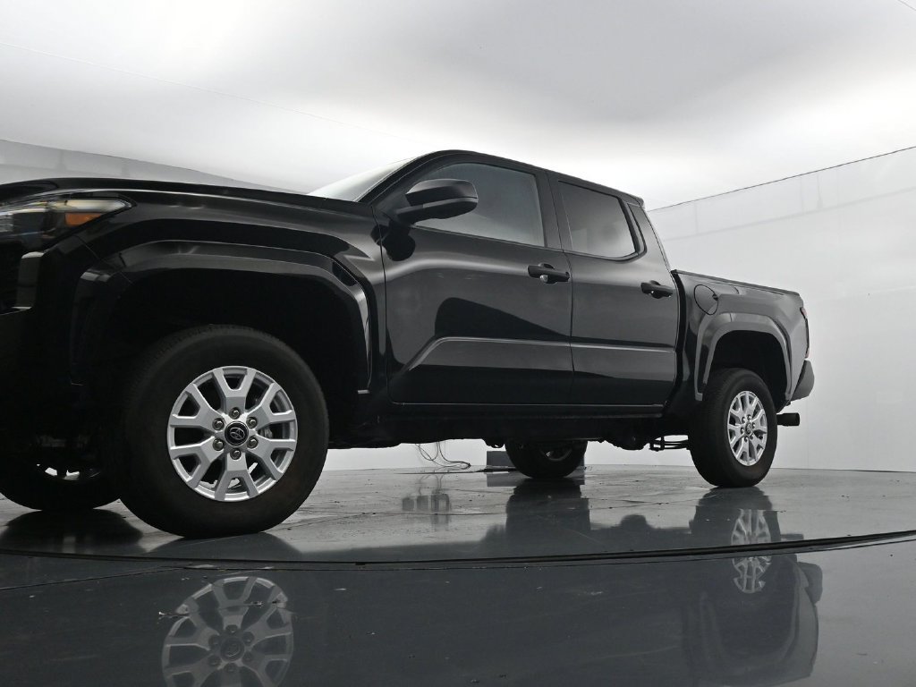 Used 2025 Toyota Tacoma SR AWD/4WD image 30