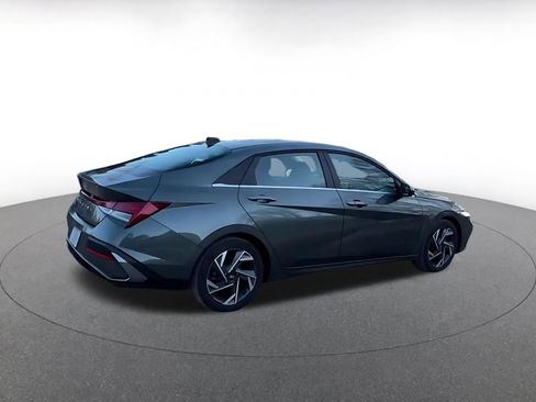 Used 2025 Hyundai Elantra SEL image 14
