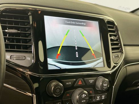 Used 2022 Jeep Grand Cherokee Limited image 14