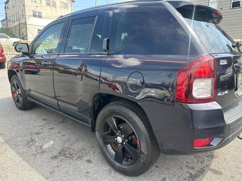 Used 2011 Jeep Compass Latitude AWD/4WD image 5