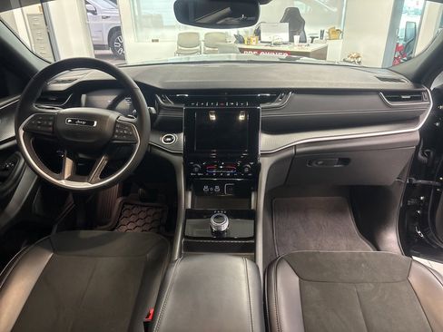 Used 2025 Jeep Grand Cherokee L Altitude image 10