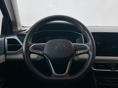 Used 2025 Volkswagen Taos SE FWD image 18