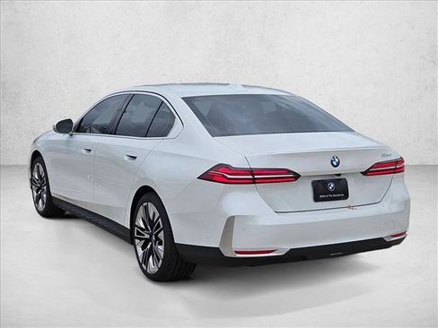 Used 2026 BMW 530i w/ Premium Package RWD image 7