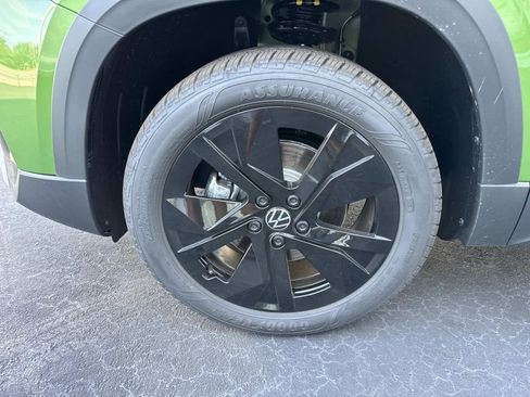 New 2026 Volkswagen Taos SE FWD image 10
