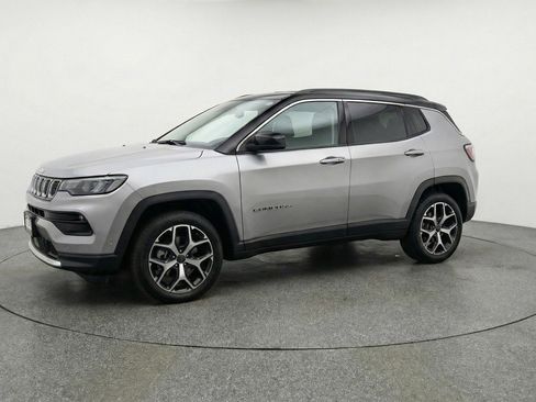 Used 2025 Jeep Compass Limited image 3