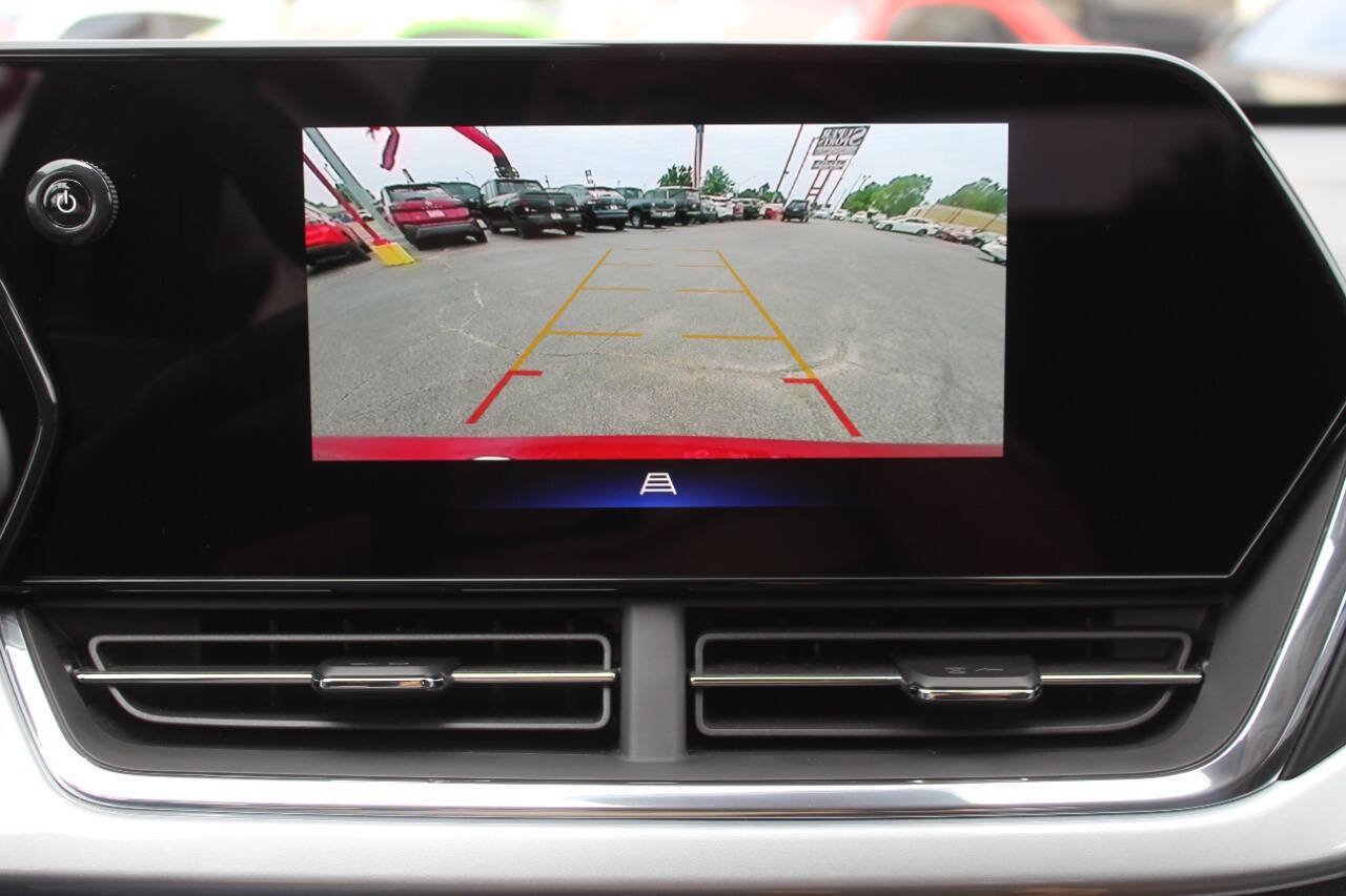 Used 2025 Chevrolet Trax LT FWD image 20